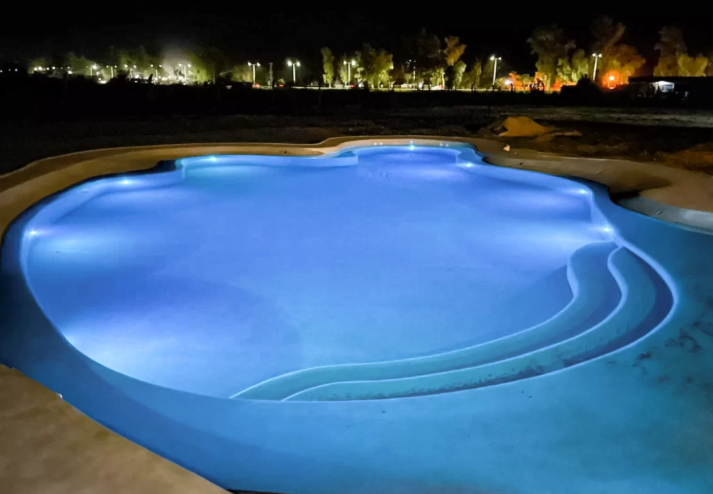 Iluminación LED Sumergible para Piscinas - medus y pooled 2