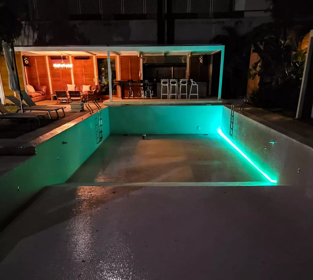 Efectos sorprendentes en tu piscina con Iluminación de tiras LED